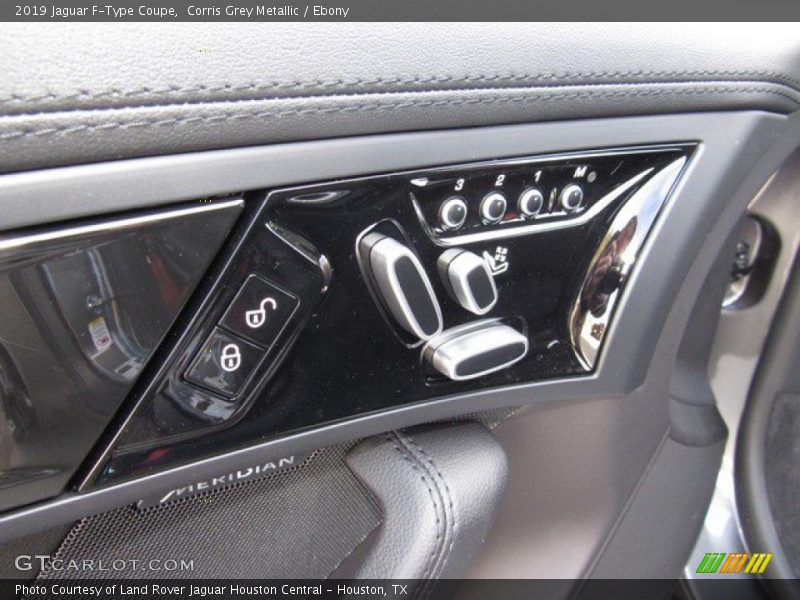 Controls of 2019 F-Type Coupe