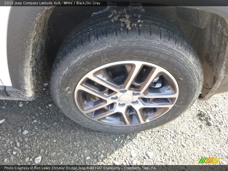 White / Black/Ski Gray 2019 Jeep Compass Latitude 4x4