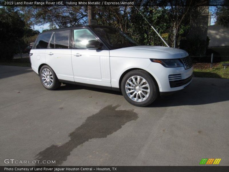 Yulong White Metallic / Espresso/Almond 2019 Land Rover Range Rover HSE
