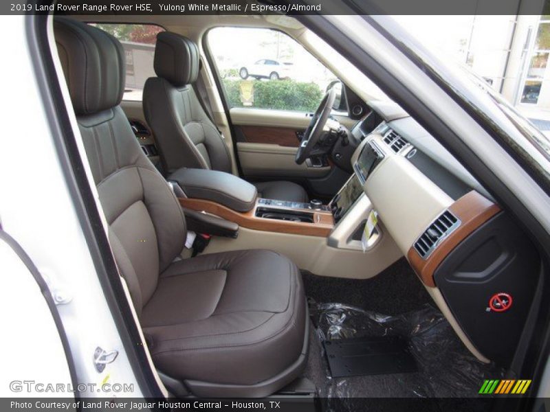 Yulong White Metallic / Espresso/Almond 2019 Land Rover Range Rover HSE
