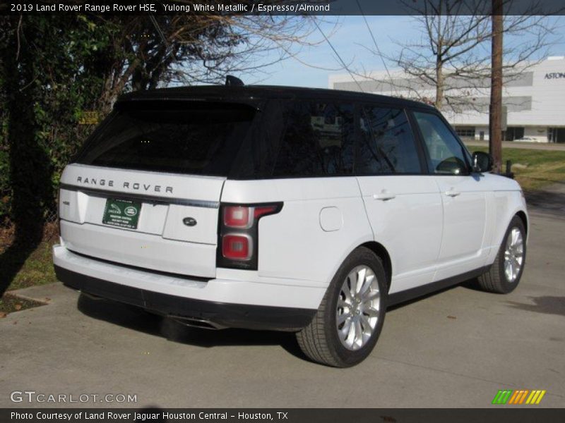 Yulong White Metallic / Espresso/Almond 2019 Land Rover Range Rover HSE