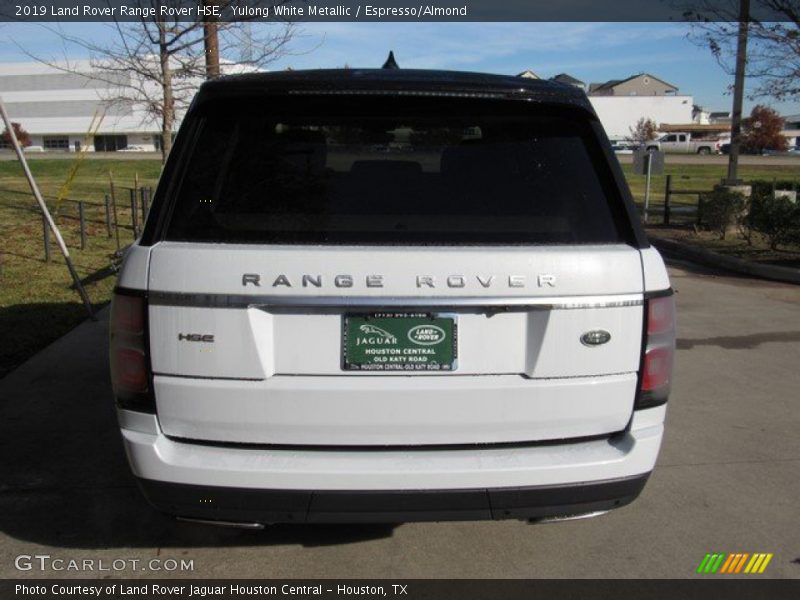 Yulong White Metallic / Espresso/Almond 2019 Land Rover Range Rover HSE