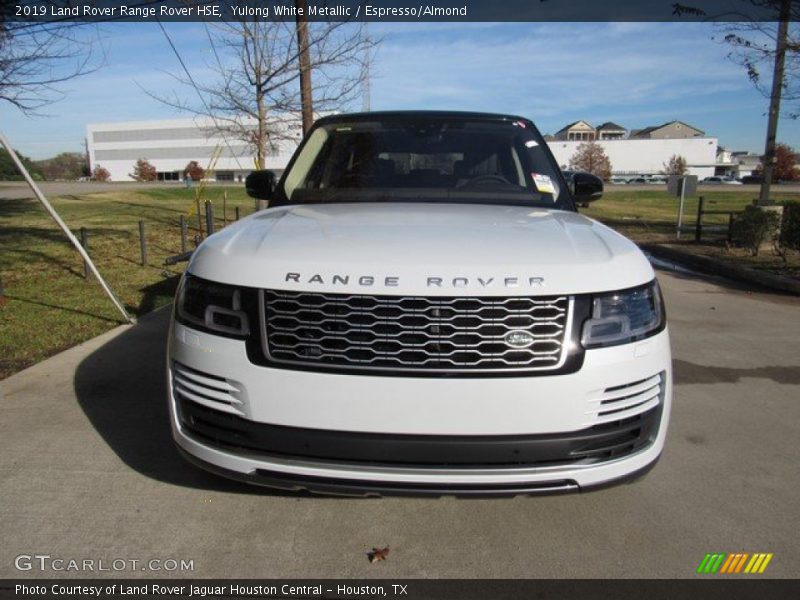 Yulong White Metallic / Espresso/Almond 2019 Land Rover Range Rover HSE