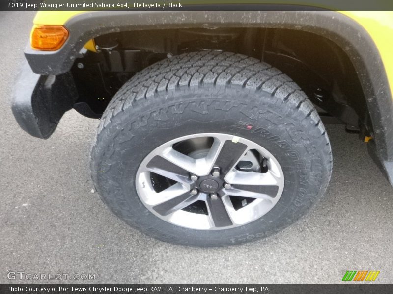 Hellayella / Black 2019 Jeep Wrangler Unlimited Sahara 4x4