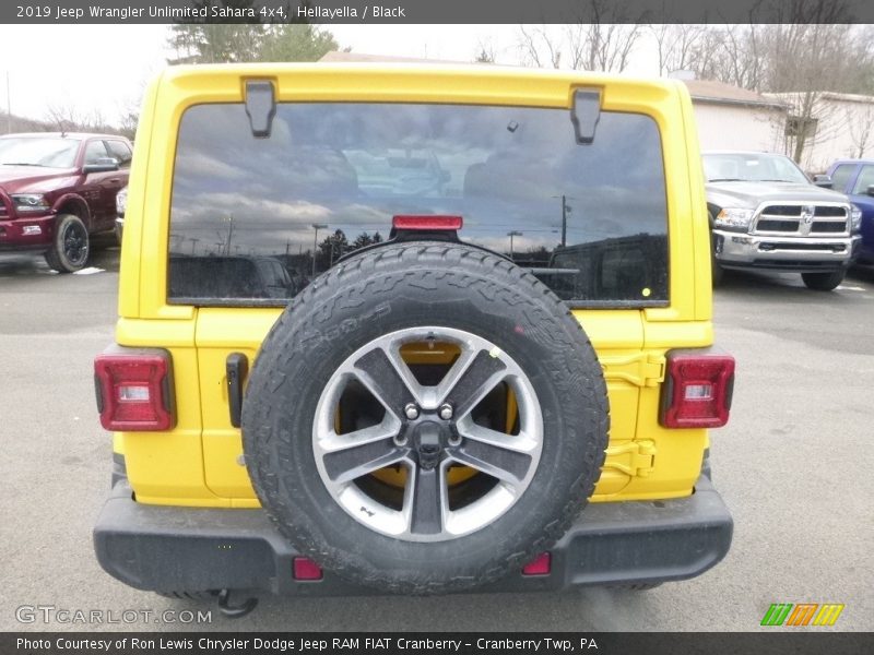 Hellayella / Black 2019 Jeep Wrangler Unlimited Sahara 4x4