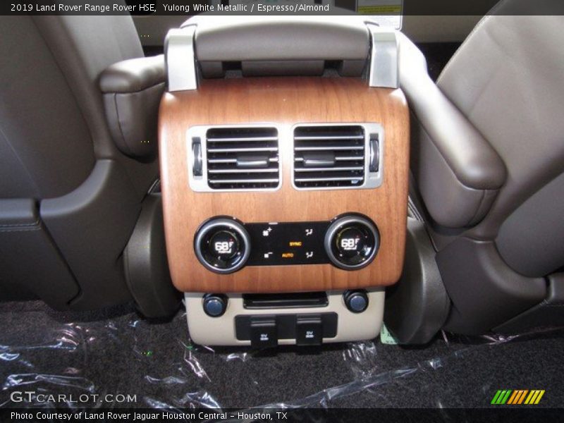 Controls of 2019 Range Rover HSE
