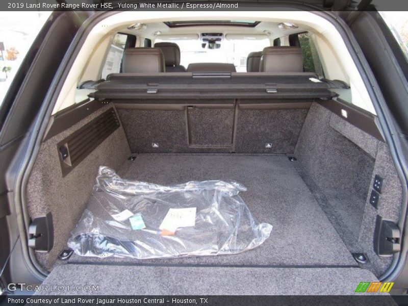  2019 Range Rover HSE Trunk