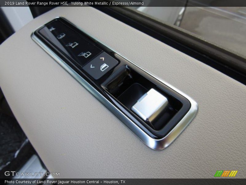 Controls of 2019 Range Rover HSE