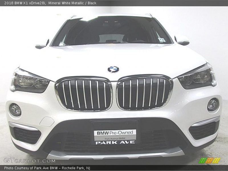 Mineral White Metallic / Black 2018 BMW X1 xDrive28i