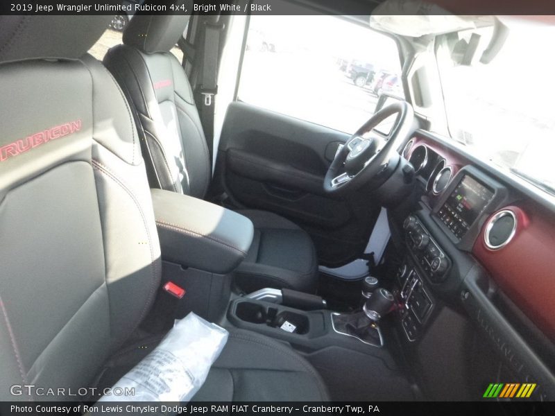 Bright White / Black 2019 Jeep Wrangler Unlimited Rubicon 4x4