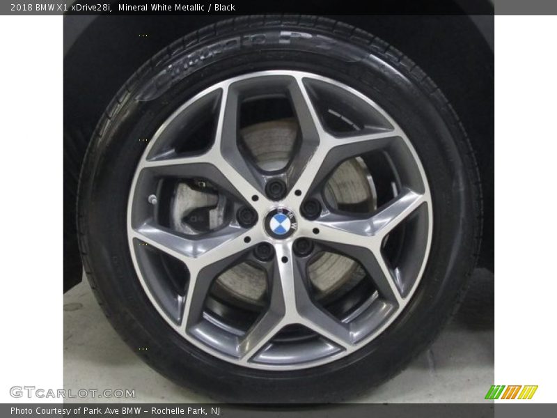 Mineral White Metallic / Black 2018 BMW X1 xDrive28i