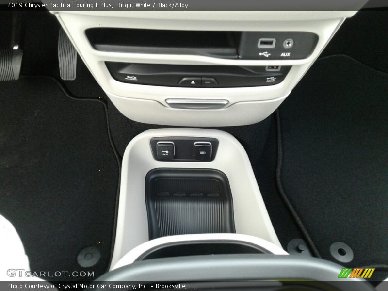 Bright White / Black/Alloy 2019 Chrysler Pacifica Touring L Plus