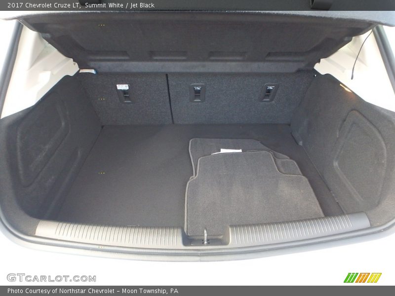 Summit White / Jet Black 2017 Chevrolet Cruze LT