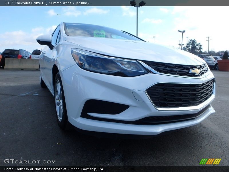 Summit White / Jet Black 2017 Chevrolet Cruze LT