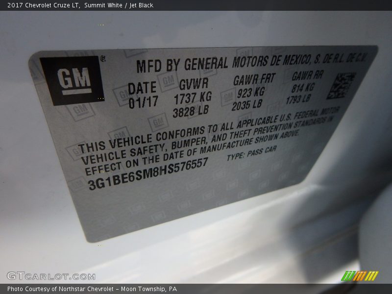 Summit White / Jet Black 2017 Chevrolet Cruze LT
