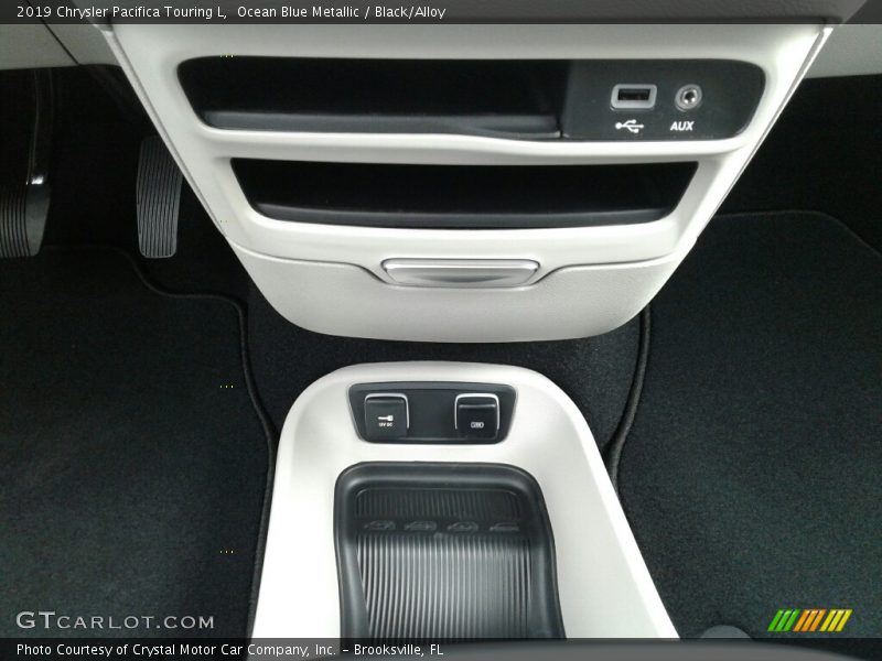 Ocean Blue Metallic / Black/Alloy 2019 Chrysler Pacifica Touring L