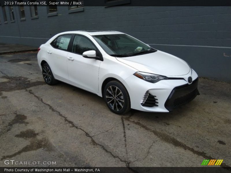 Front 3/4 View of 2019 Corolla XSE