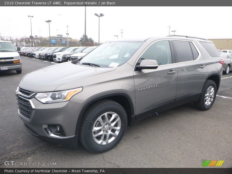 Pepperdust Metallic / Jet Black 2019 Chevrolet Traverse LT AWD