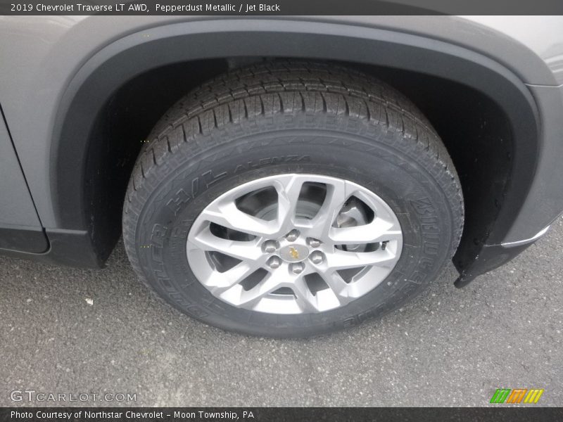 Pepperdust Metallic / Jet Black 2019 Chevrolet Traverse LT AWD