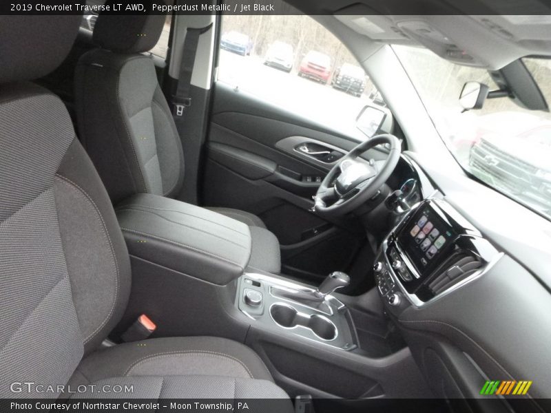Pepperdust Metallic / Jet Black 2019 Chevrolet Traverse LT AWD