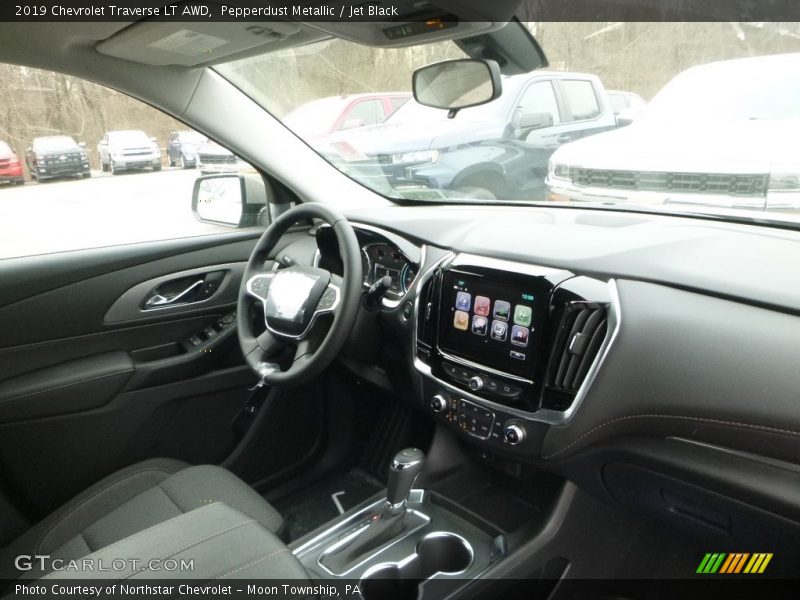 Pepperdust Metallic / Jet Black 2019 Chevrolet Traverse LT AWD