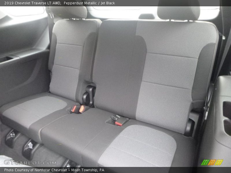 Pepperdust Metallic / Jet Black 2019 Chevrolet Traverse LT AWD