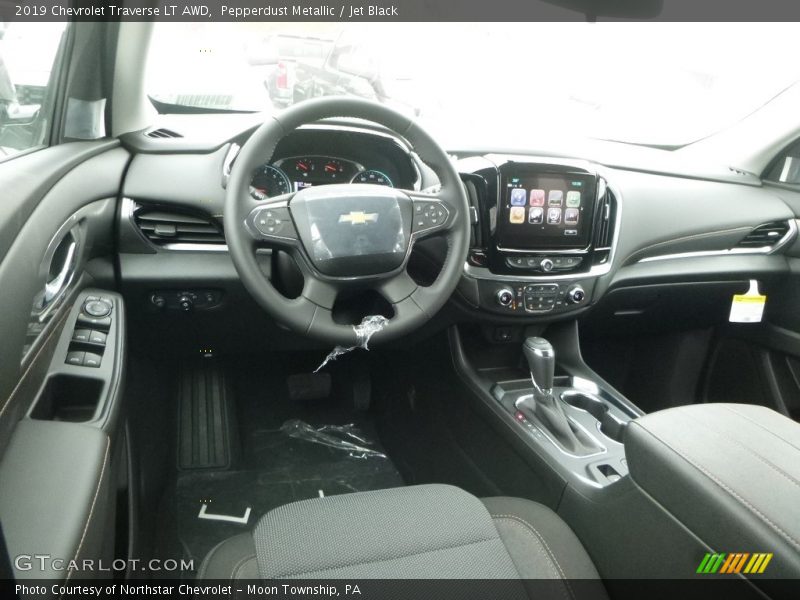 Pepperdust Metallic / Jet Black 2019 Chevrolet Traverse LT AWD
