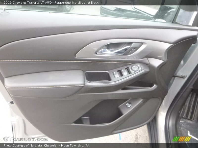 Pepperdust Metallic / Jet Black 2019 Chevrolet Traverse LT AWD