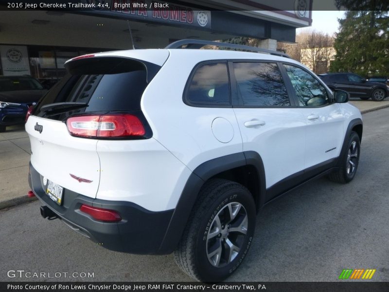 Bright White / Black 2016 Jeep Cherokee Trailhawk 4x4