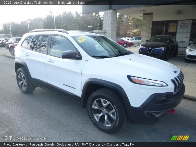 Bright White / Black 2016 Jeep Cherokee Trailhawk 4x4