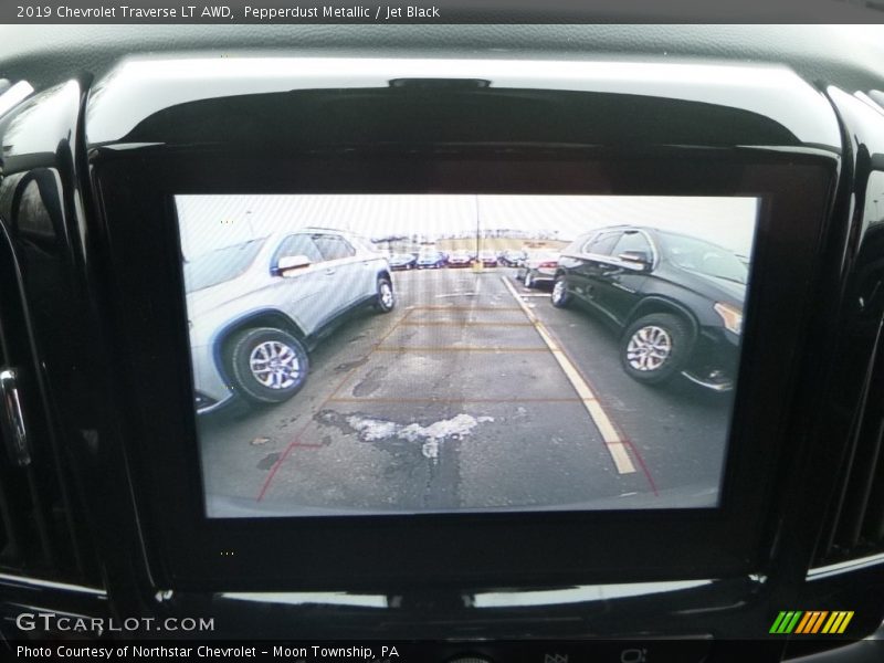 Pepperdust Metallic / Jet Black 2019 Chevrolet Traverse LT AWD