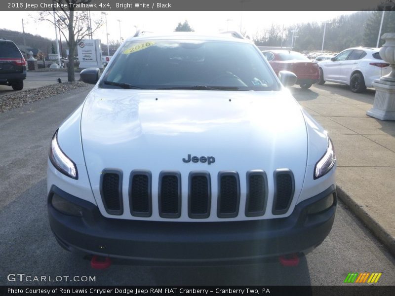Bright White / Black 2016 Jeep Cherokee Trailhawk 4x4