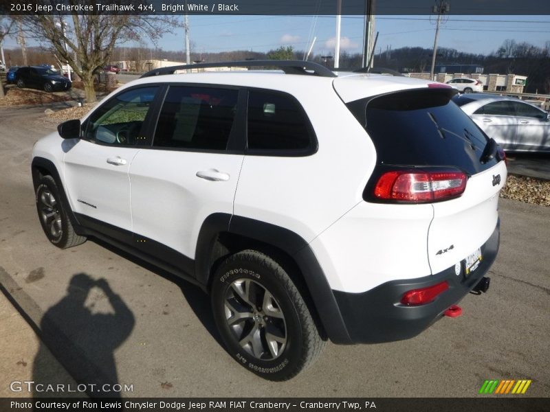 Bright White / Black 2016 Jeep Cherokee Trailhawk 4x4