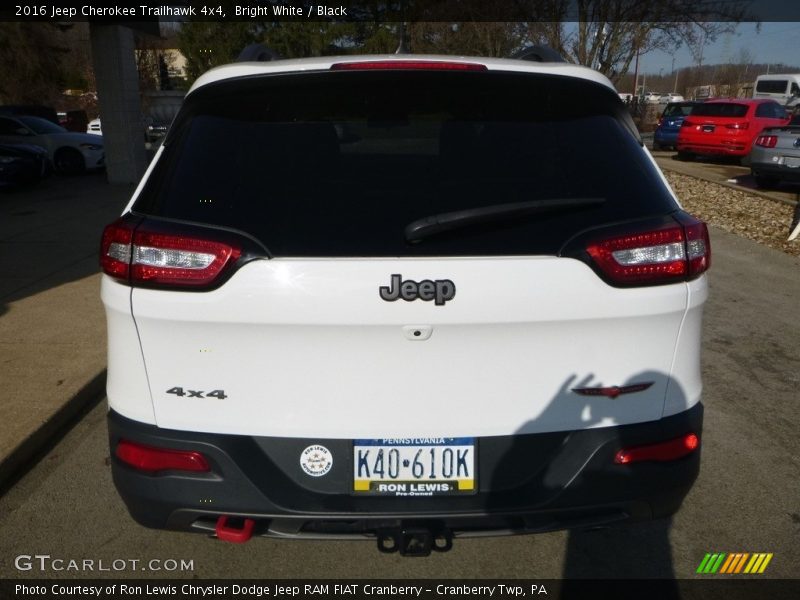 Bright White / Black 2016 Jeep Cherokee Trailhawk 4x4