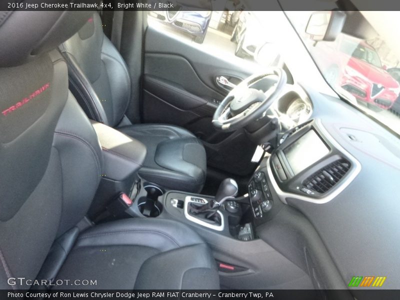 Bright White / Black 2016 Jeep Cherokee Trailhawk 4x4