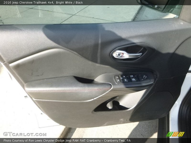 Bright White / Black 2016 Jeep Cherokee Trailhawk 4x4
