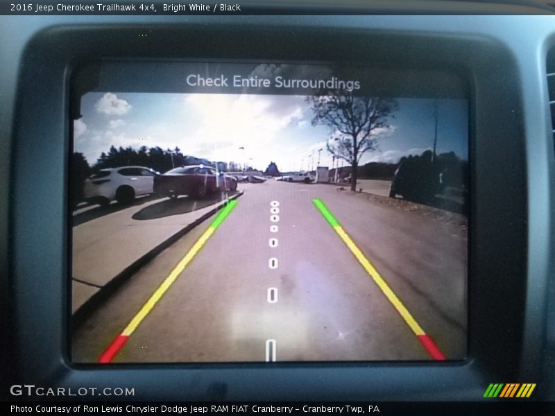 Bright White / Black 2016 Jeep Cherokee Trailhawk 4x4