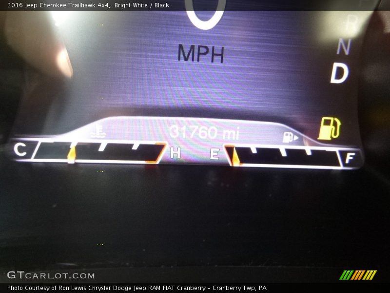 Bright White / Black 2016 Jeep Cherokee Trailhawk 4x4