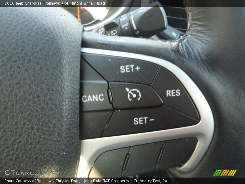 Bright White / Black 2016 Jeep Cherokee Trailhawk 4x4