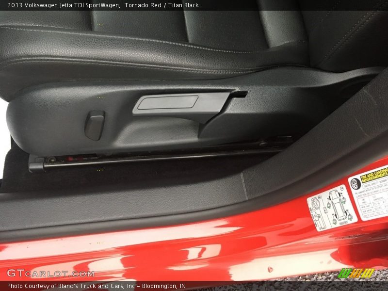Tornado Red / Titan Black 2013 Volkswagen Jetta TDI SportWagen