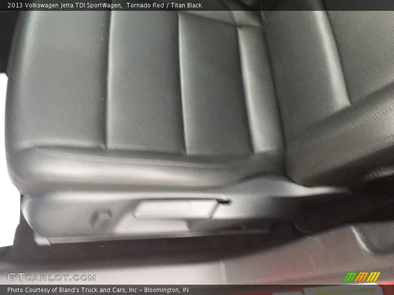 Tornado Red / Titan Black 2013 Volkswagen Jetta TDI SportWagen