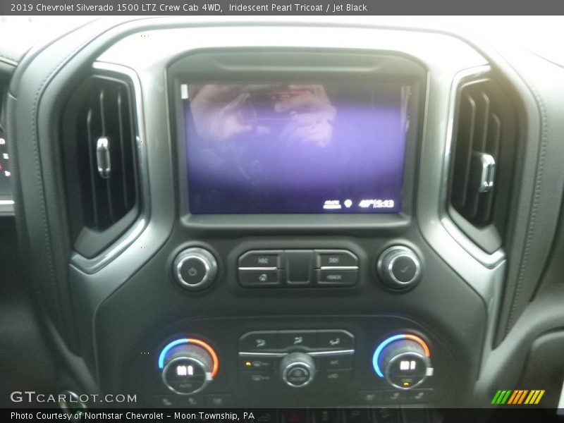 Iridescent Pearl Tricoat / Jet Black 2019 Chevrolet Silverado 1500 LTZ Crew Cab 4WD