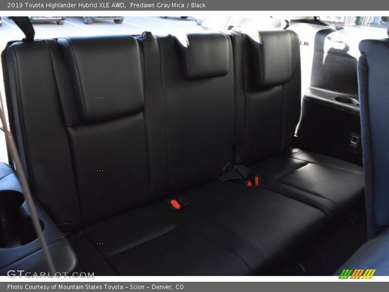 Predawn Gray Mica / Black 2019 Toyota Highlander Hybrid XLE AWD