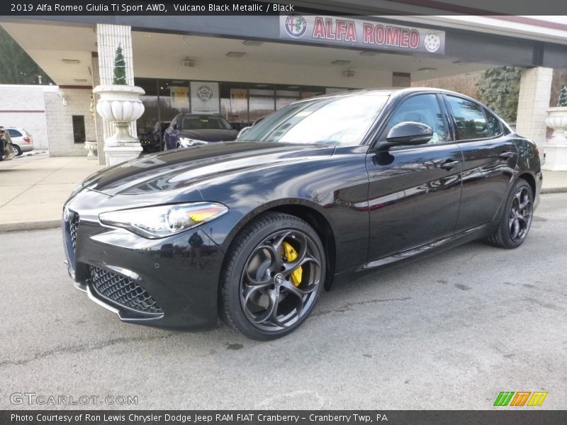 Vulcano Black Metallic / Black 2019 Alfa Romeo Giulia Ti Sport AWD