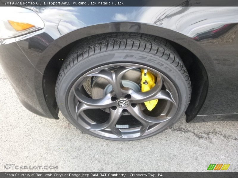 Vulcano Black Metallic / Black 2019 Alfa Romeo Giulia Ti Sport AWD