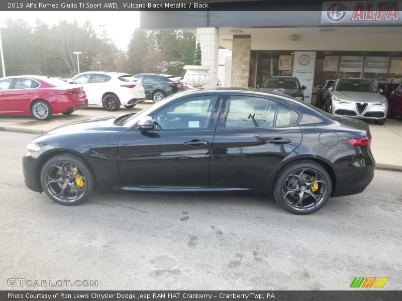 Vulcano Black Metallic / Black 2019 Alfa Romeo Giulia Ti Sport AWD