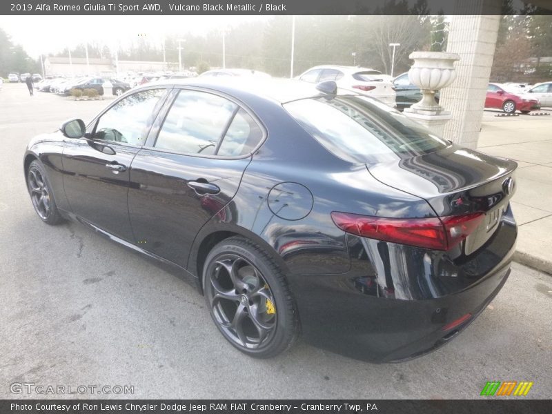 Vulcano Black Metallic / Black 2019 Alfa Romeo Giulia Ti Sport AWD