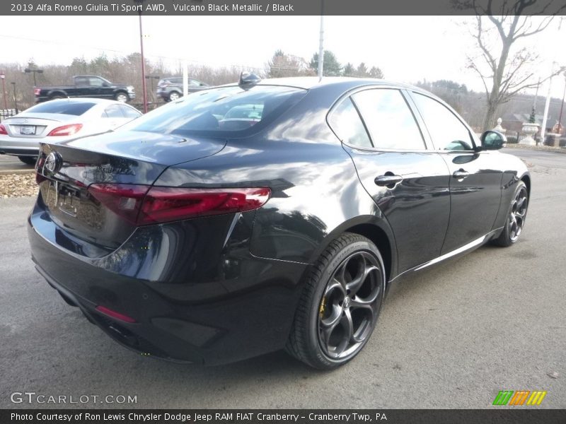Vulcano Black Metallic / Black 2019 Alfa Romeo Giulia Ti Sport AWD