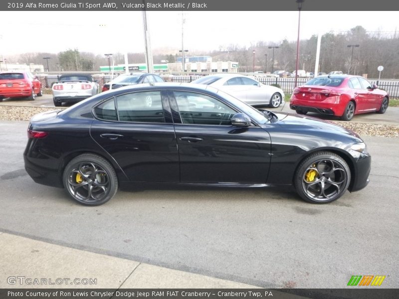 Vulcano Black Metallic / Black 2019 Alfa Romeo Giulia Ti Sport AWD