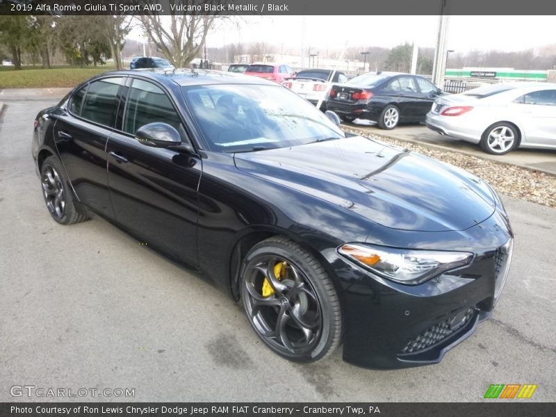 Vulcano Black Metallic / Black 2019 Alfa Romeo Giulia Ti Sport AWD